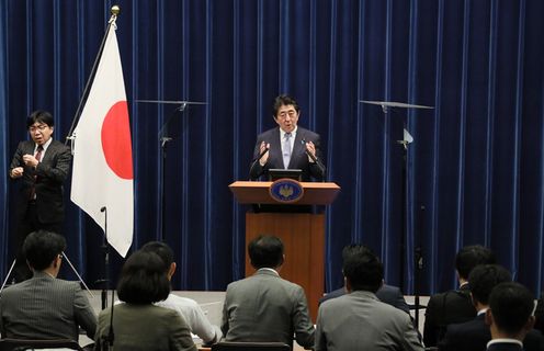 Photograph of the Prime Minister holding the press conference