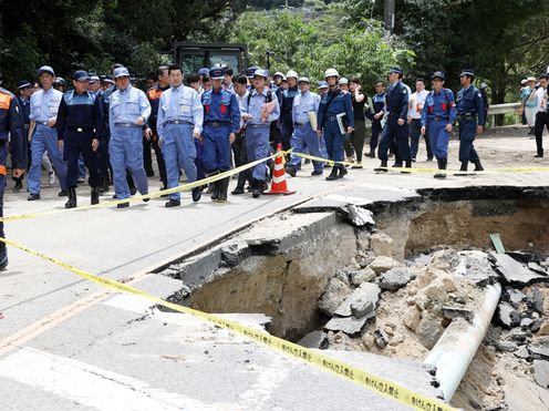 Photograph of the Prime Minister visiting a site affected by landslide