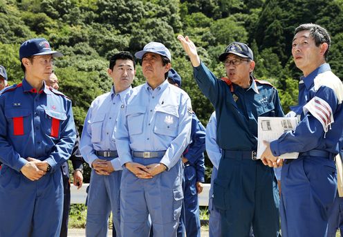 Photograph of the Prime Minister visiting a site affected by landslide