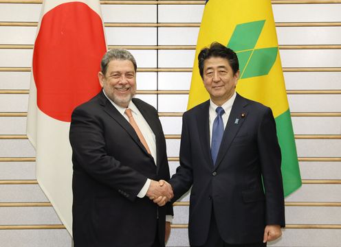 Photograph of the leaders shaking hands