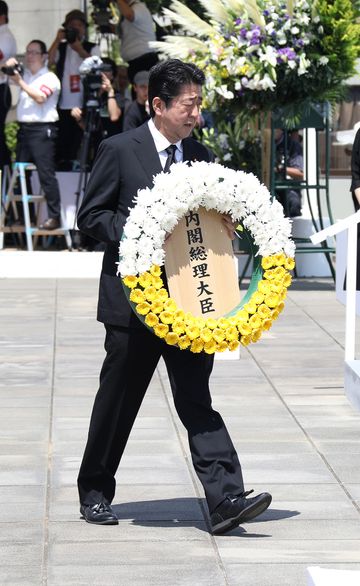 Photograph of the Prime Minister offering a wreath