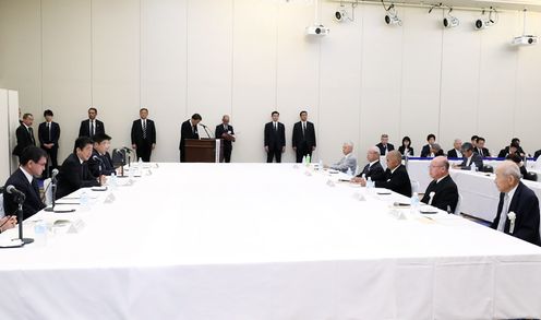 Photograph of the Prime Minister listening to requests from representatives of atomic bomb survivors