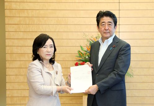 Photograph of the Prime Minister receiving the NPA Recommendation and other documents