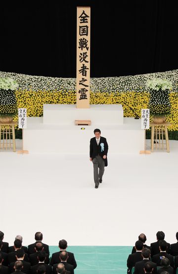 Photograph of the Prime Minister offering flowers