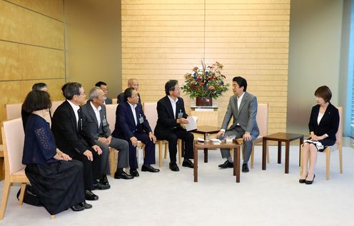 Photograph of the Prime Minister receiving the courtesy call