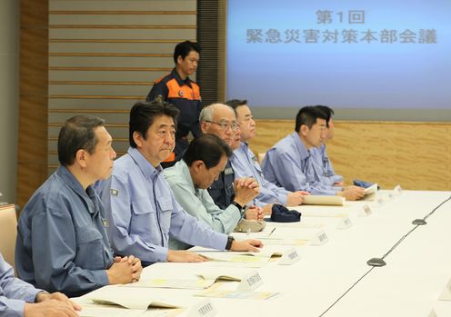 Photograph of the Prime Minister attending the meeting of the Extreme Disaster Management Headquarters