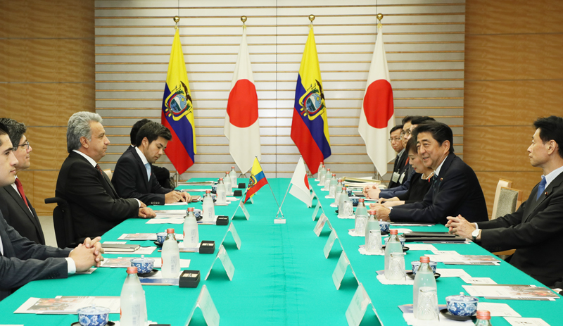 Photograph of the Japan-Ecuador Summit Meeting