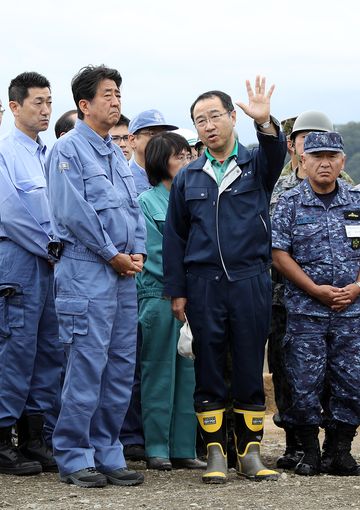 Photograph of the Prime Minister visiting a site affected by a landslide