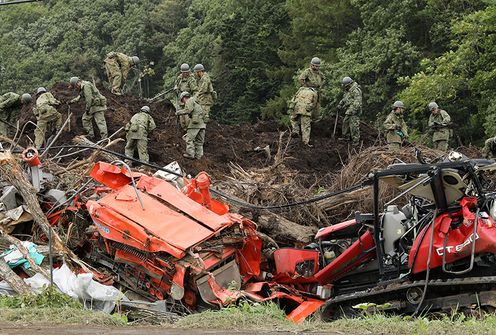 Photograph of the Prime Minister visiting a site affected by a landslide