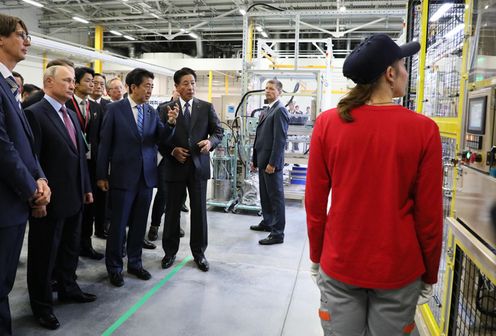 Photograph of the Prime Minister visiting the engine plant