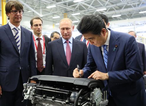 Photograph of the Prime Minister visiting the engine plant