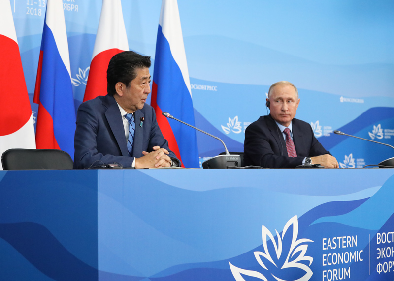 Photograph of the Japan-Russia joint press announcement