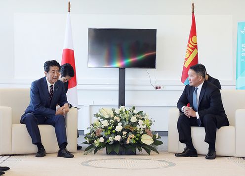 Photograph of the Japan-Mongolia Summit Meeting