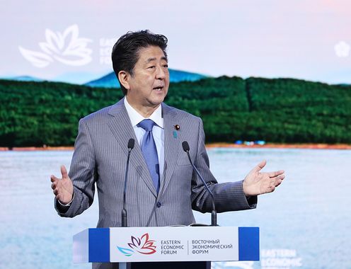 Photograph of the Prime Minister giving a speech at the Plenary Session of the Eastern Economic Forum