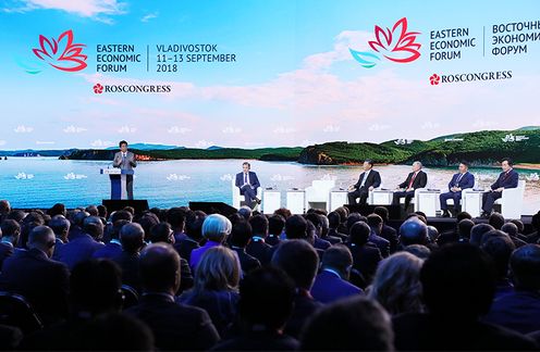 Photograph of the Prime Minister giving a speech at the Plenary Session of the Eastern Economic Forum