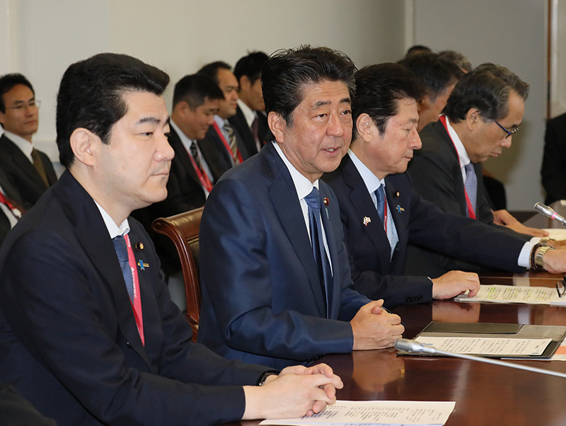 Photograph of the meeting with people involved with Japanese businesses and others (2)