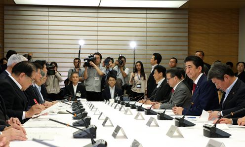 Photograph of the Prime Minister attending the meeting