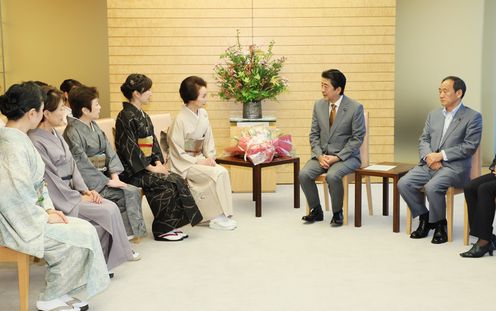 Photograph of the Prime Minister receiving the courtesy call