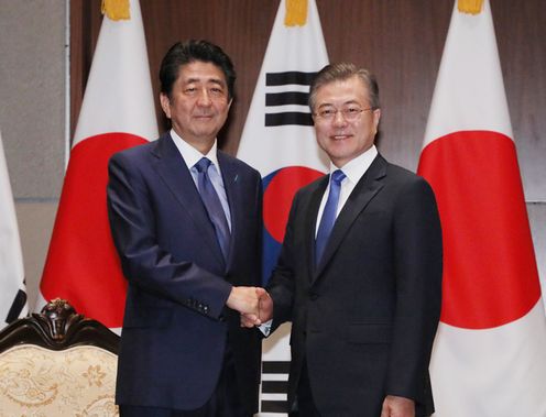 Photograph of the Japan-ROK Summit Meeting