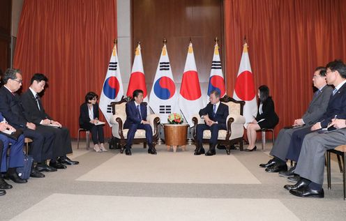 Photograph of the Japan-ROK Summit Meeting