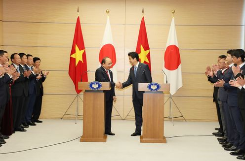 Photograph of the joint press announcement