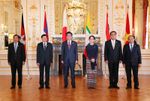 Photograph of the Mekong-Japan leaders’ photo session