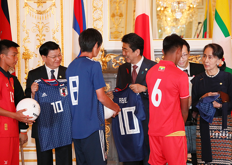 Photograph of the exchange between soccer players of Japan and the countries of the Mekong region 