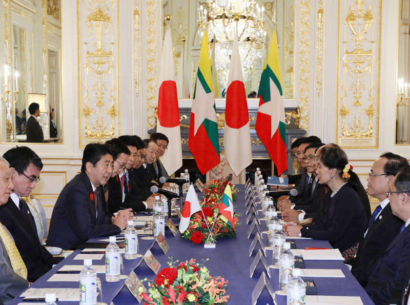 Photograph of the Prime Minister meeting with the State Counsellor of the Republic of the Union of Myanmar