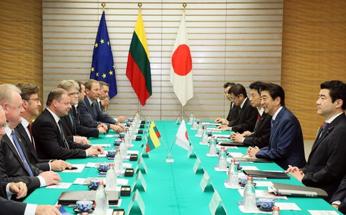 Photograph of the Japan-Lithuania Summit Meeting