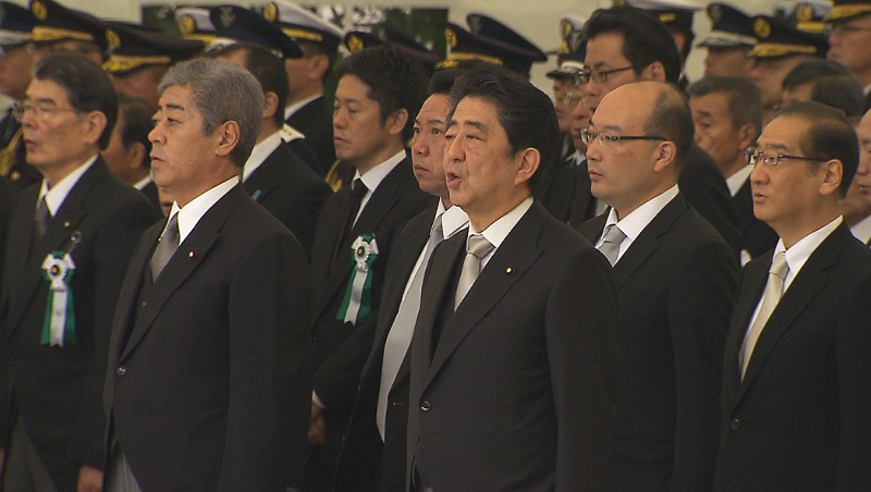 Photograph of the Prime Minister attending the memorial service