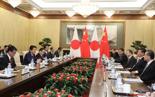 Photograph of the Japan-China Summit Meeting with the President of China