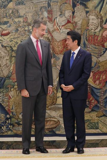 Photograph of the Prime Minister being received in audience by the King of Spain 