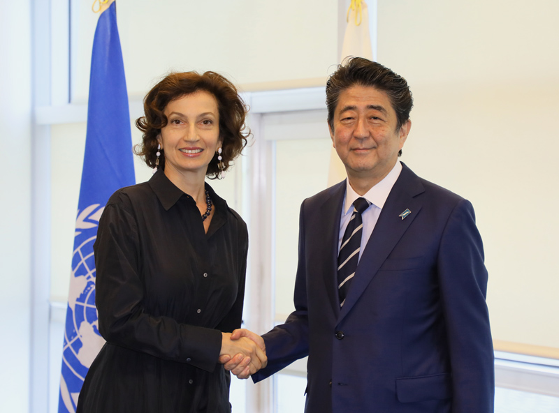 Photograph of the Prime Minister receiving a courtesy call from the Director-General of UNESCO