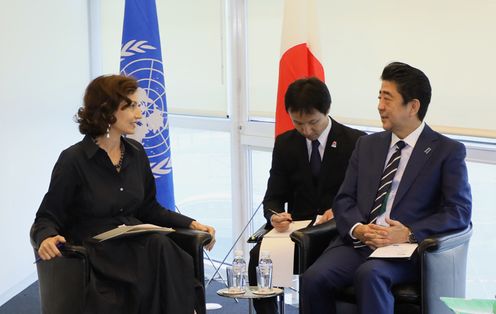 Photograph of the Prime Minister receiving a courtesy call from the Director-General of UNESCO