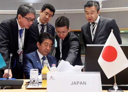 Photograph of the Prime Minister attending the ASEM Summit Meeting (pool photo)