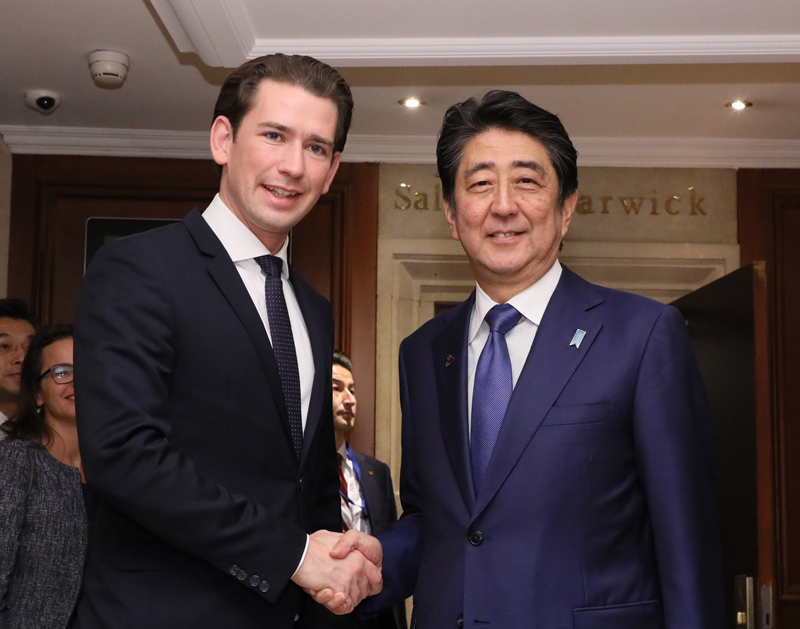 Photograph of the Prime Minister shaking hands with the Chancellor of Austria