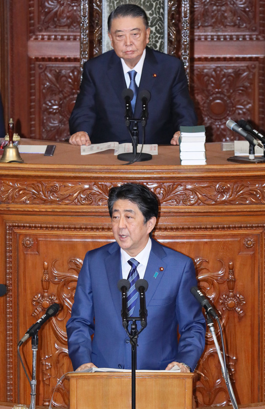 Photograph of the Prime Minister delivering a policy speech during the plenary session of the House of Representatives