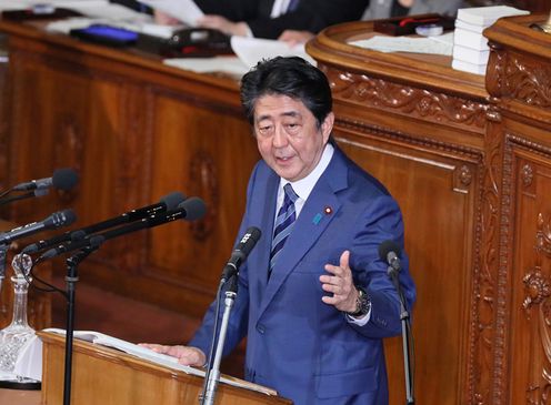 Photograph of the Prime Minister delivering a policy speech during the plenary session of the House of Representatives