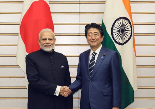 Photograph of the leaders shaking hands