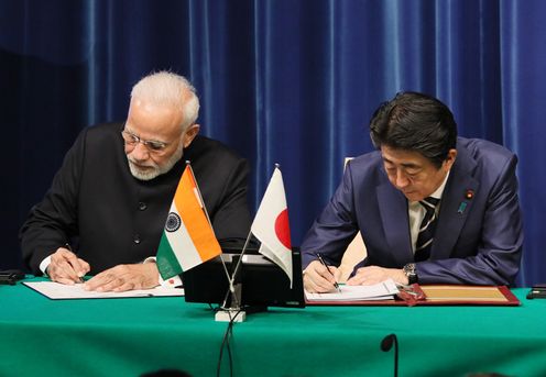 Photograph of the ceremony for signing and exchange of documents