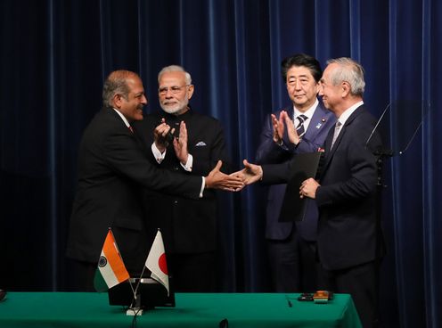 Photograph of the ceremony for signing and exchange of documents
