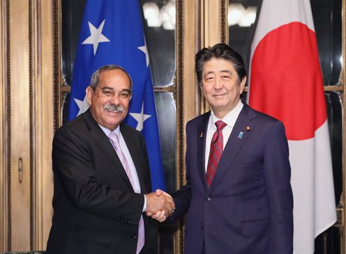 Photograph of the Prime Minister meeting with the President of Micronesia