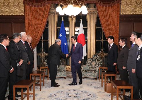 Photograph of the Prime Minister meeting with the President of Micronesia