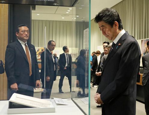 Photograph of the Prime Minister viewing the special exhibition