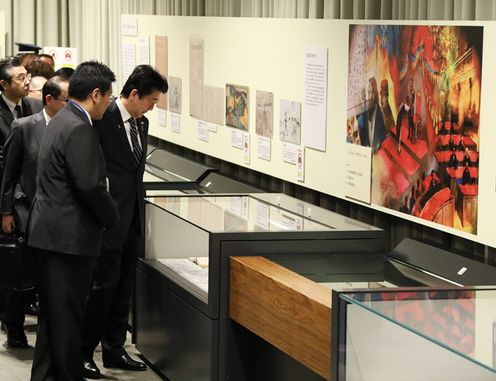 Photograph of the Prime Minister viewing the special exhibition