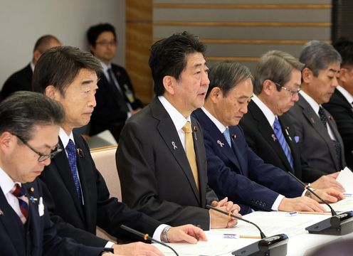 Photograph of the Prime Minister making a statement (drill for countermeasures against novel influenza and other diseases)