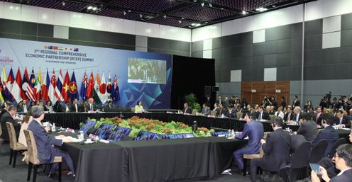 Photograph of the Prime Minister making a statement at the RCEP Summit