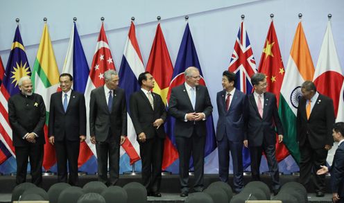 Photograph of the Prime Minister attending a photograph session at the RCEP Summit