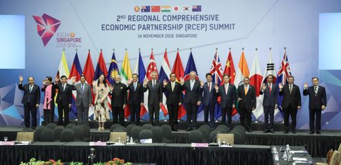 Photograph of the Prime Minister attending a photograph session at the RCEP Summit