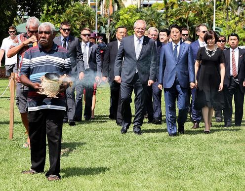 Photograph of the Prime Minister visiting the Darwin Cenotaph